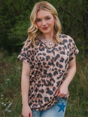 HEIMISH USA Leopard Print V-Neck Short Sleeve Top - Tan & Black